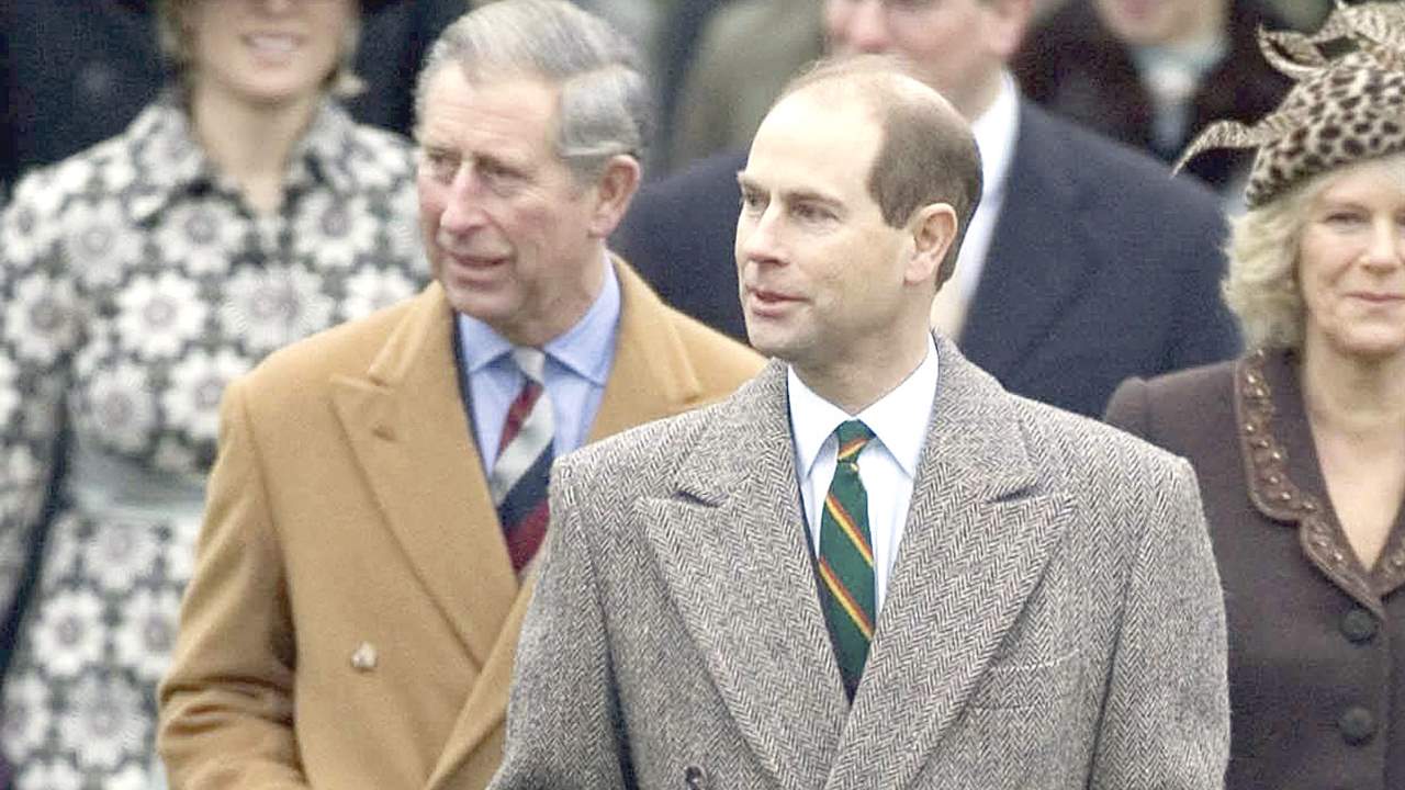 El príncipe Carlos y su hermano Eduardo, en guerra por el título de duque de Edimburgo