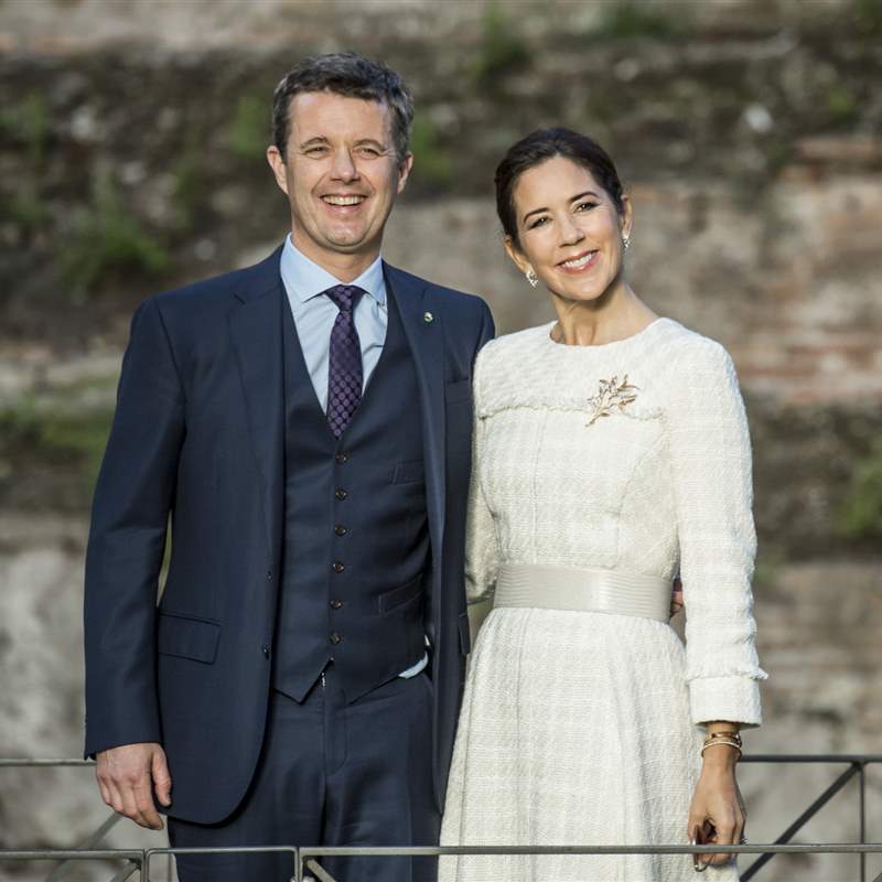 Federico y Mary de Dinamarca viajan hasta España para asistir a una boda