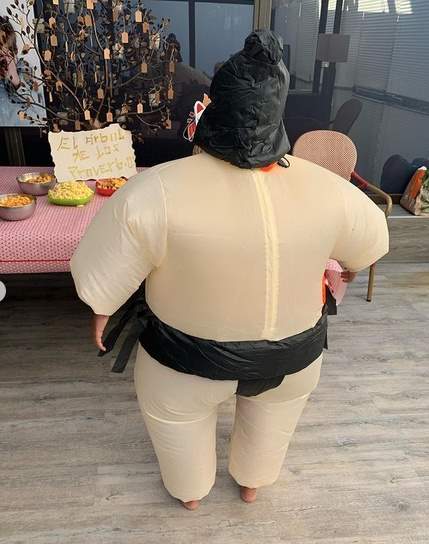 Lucas, vestido de luchador de sumo