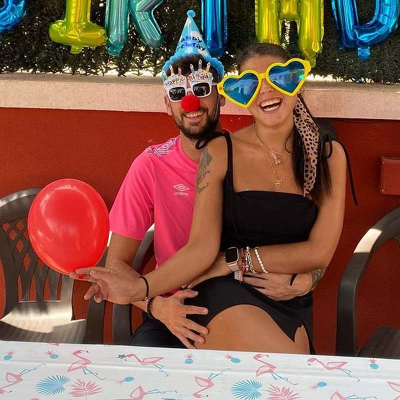 VÍDEO Lola zanja los rumores sobre una posible crisis y le organiza una fiesta sorpresa a Iván Rubio por su cumpleaños