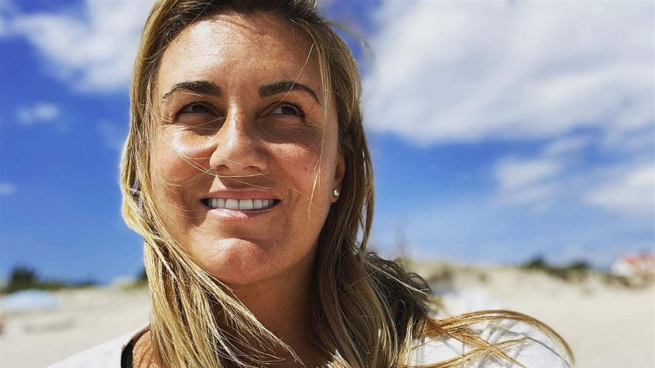 Carlota Corredera agota en tiempo récord el bañador más favorecedor de su fondo de armario