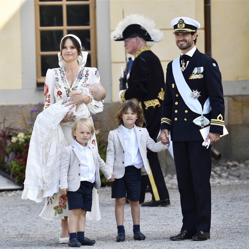 El recuerdo con el que Carlos Felipe y Sofia de Suecia han conmemorado el bautizo del pequeño Julian