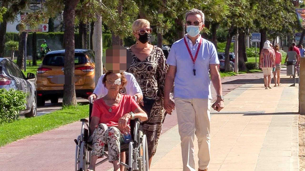 VÍDEO Ortega Cano y Ana María Aldón, de la mano y dejando claro quienes son su familia de verdad
