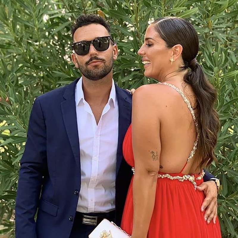 Anabel Pantoja y Omar Sánchez celebran una pequeña fiesta por su boda con cambio de vestido incluido