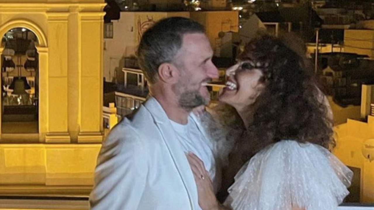 La estilista Cristina Rodríguez, con un llamativo vestido de novia, celebra su segunda boda