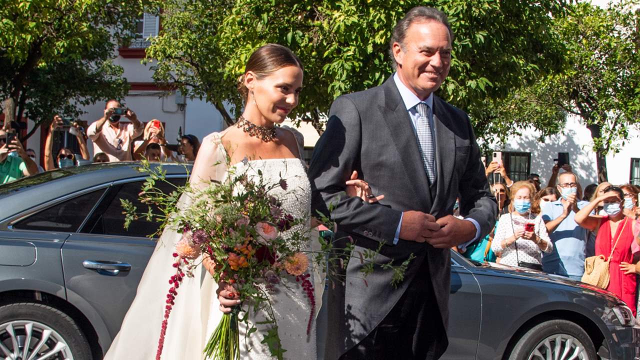 Claudia Osborne, hija de Bertín, sorprende en su boda con un vestido de novia repleto de personalidad