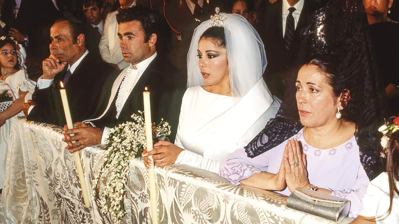 La boda de Isabel Pantoja bajo la atenta mirada de su madre