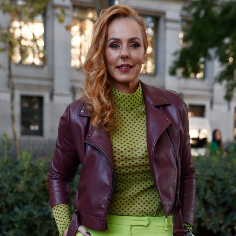 Un experto en moda analiza el estilo de Rocío Carrasco: "Arriesga y le favorece"
