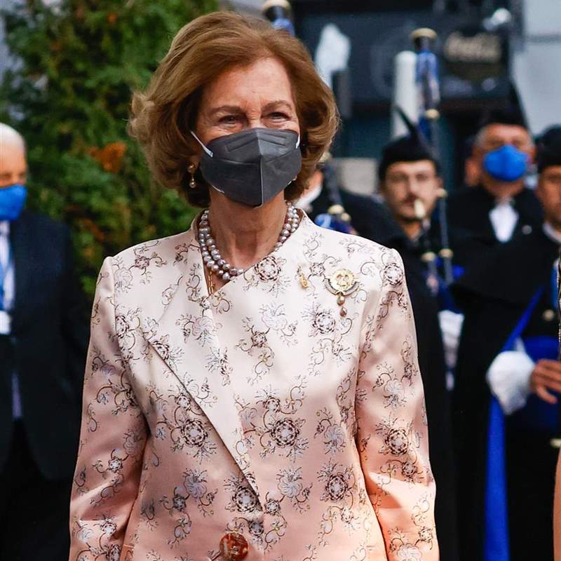La reina Sofia sorprende con un rejuvenecedor estampado en los Premios Princesa de Asturias