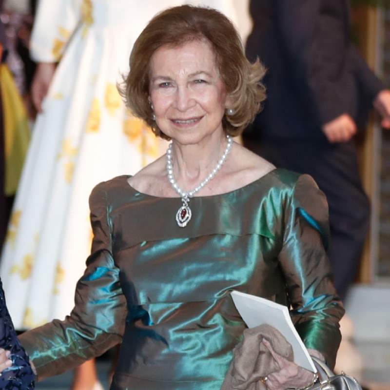 La felicidad de la reina Sofía en la boda de Philippos de Grecia, con su joya más preciada