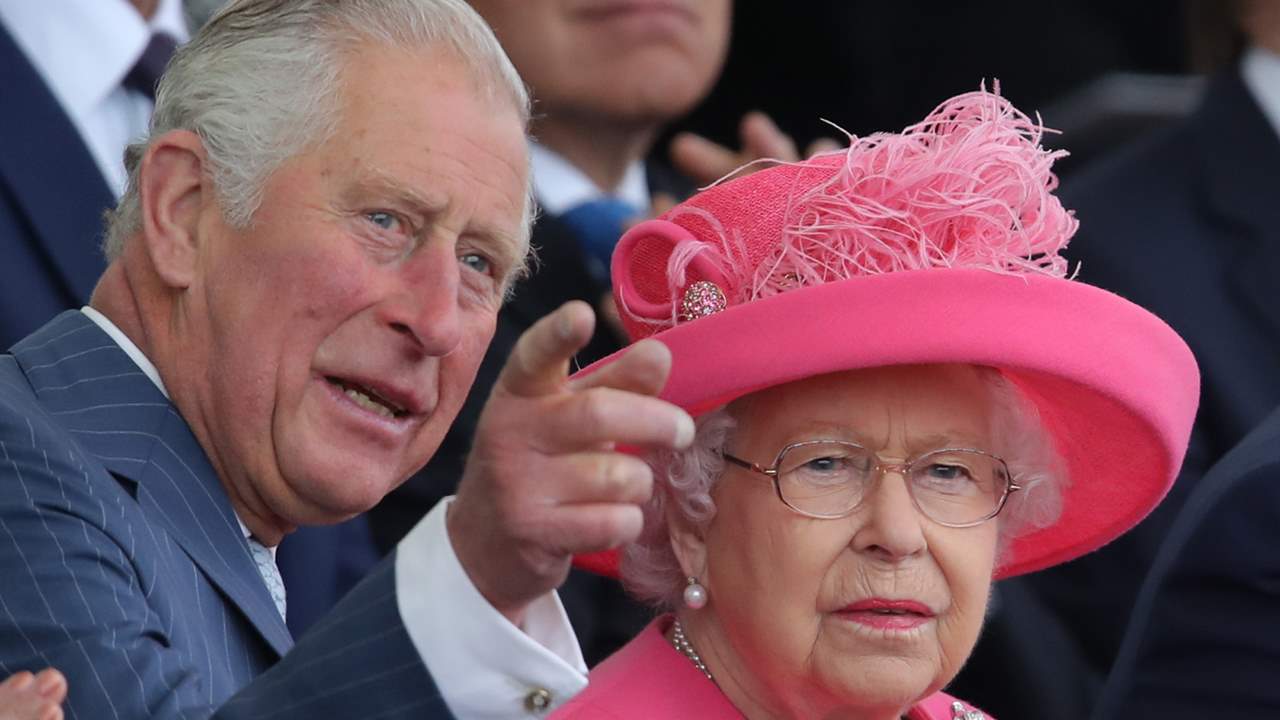 El príncipe Carlos desvela cuál es el verdadero estado de salud de Isabel II antes de su reaparición