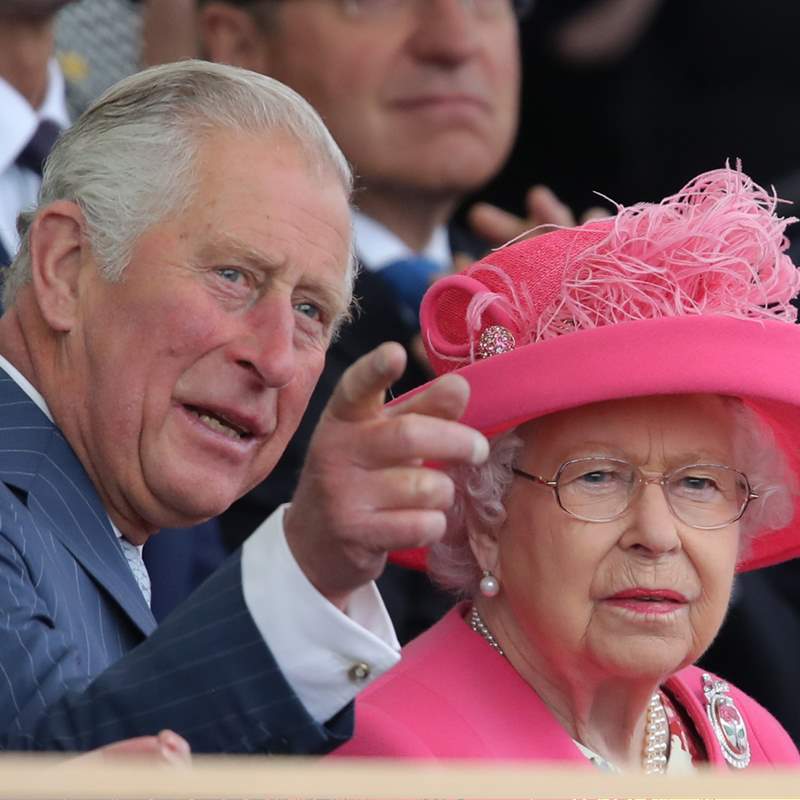 El príncipe Carlos desvela cuál es el verdadero estado de salud de Isabel II antes de su reaparición