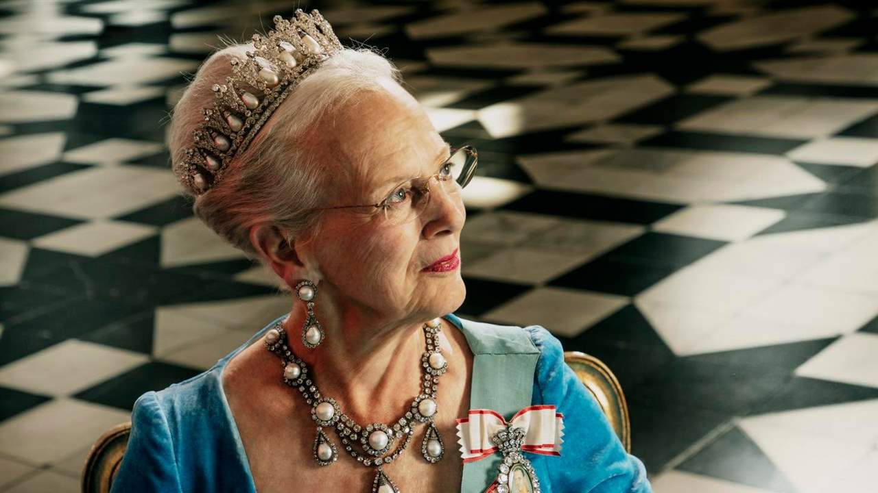 Margarita de Dinamarca estrena retrato con motivo de su próximo 50 aniversario en el trono