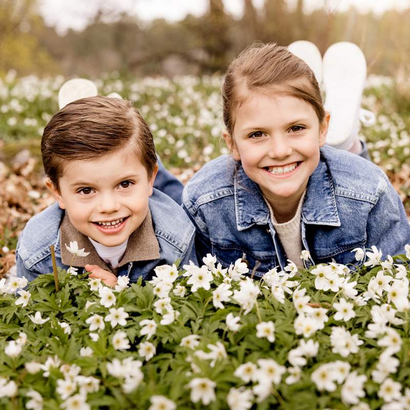 Victoria de Suecia comparte la imagen más tierna y navideña de sus hijos, Estelle y Oscar
