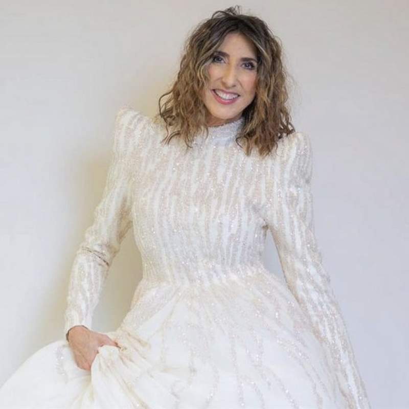 Paz Padilla impacta en las Campanadas con dos vestidos 'de novia' de su color talismán, el blanco