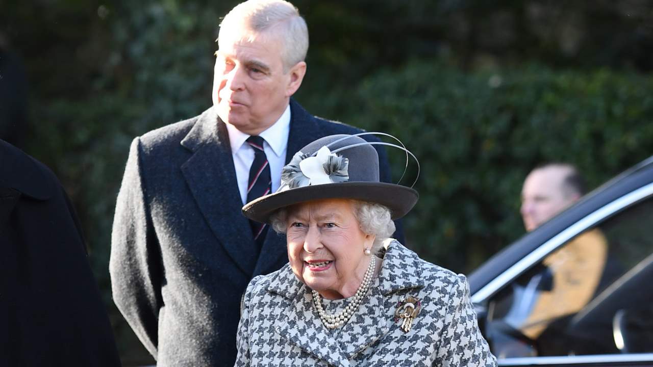 Isabel II arranca el año con un disgustazo por la situación judicial del príncipe Andrés