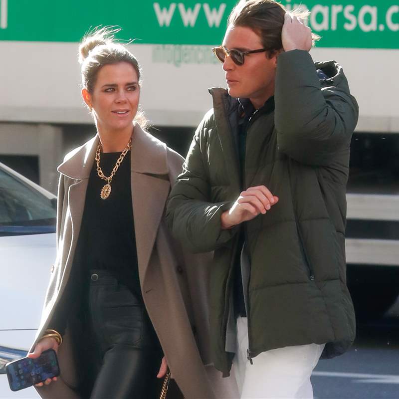 Amelia Bono y su excuñado Aitor Gómez presumen de amistad durante un paseo por Madrid