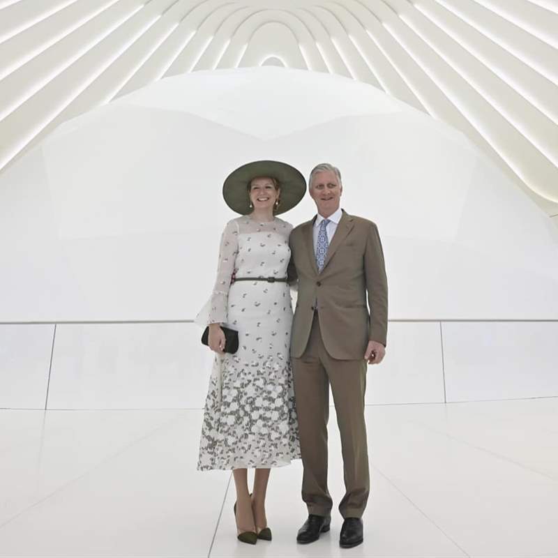 ¿Matilde de Bélgica o Máxima de Holanda? Dos reinas, un estilismo exactamente igual para visitar la Expo 2020 de Dubái