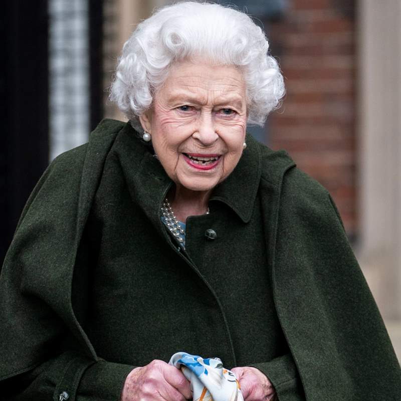 La reina Isabel II, bajo vigilancia médica por su contacto con el príncipe Carlos, positivo en coronavirus