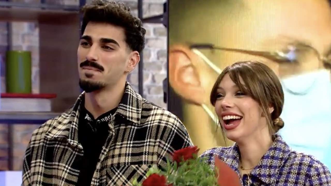 Alejandra Rubio se queda sin palabras con la sorpresa de su novio Carlos en directo