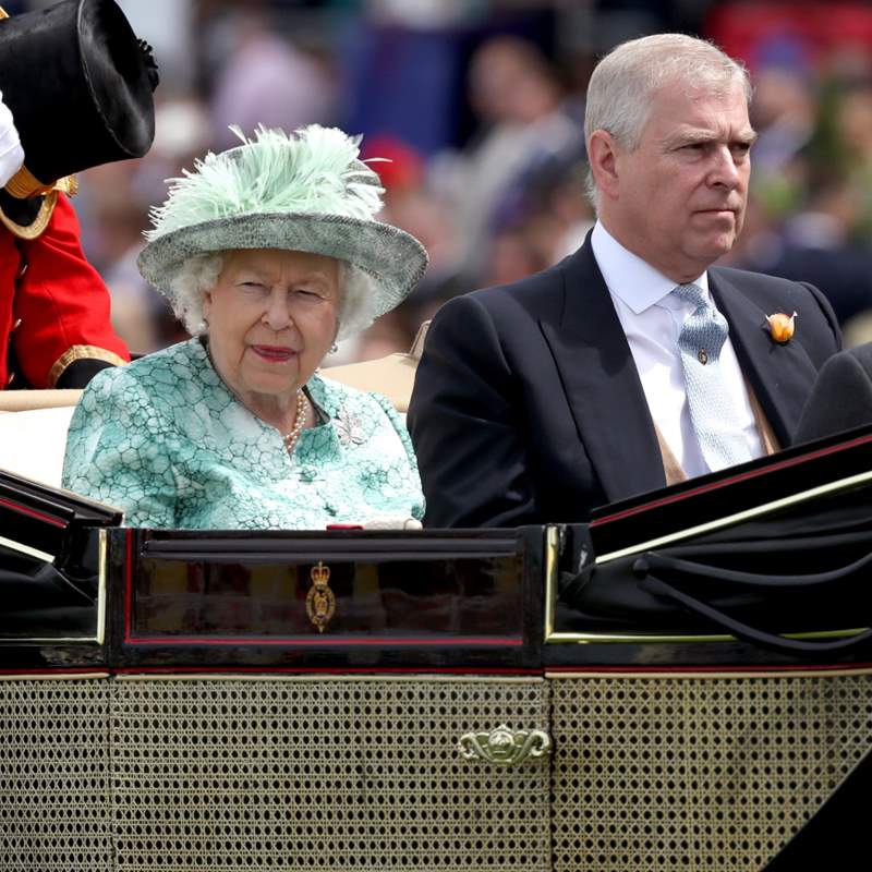 La reina Isabel II cede ante el príncipe Andrés y le ayudará a pagar los 14 millones a Virginia Giuffre