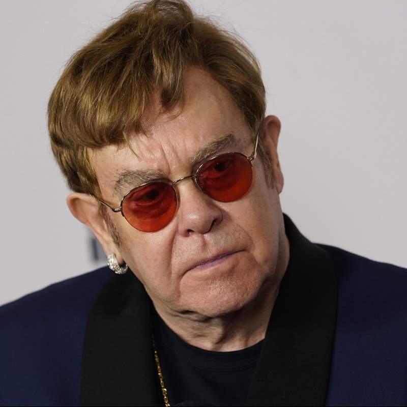 Elton John, muy angustiado durante el aterrizaje de emergencia de su avión privado