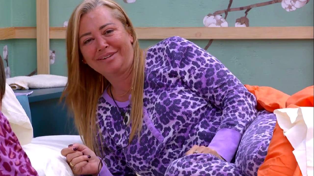 Belén Esteban enloquece a los concursantes de 'Secret Story' con su mítico pijama de leopardo