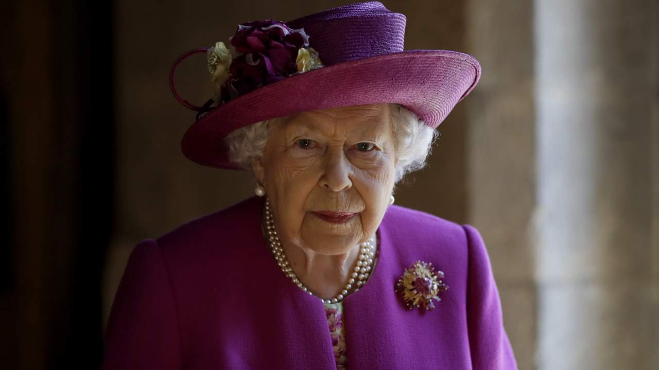 La reina Isabel II, consciente de su fragilidad, da un paso atrás y reduce su agenda