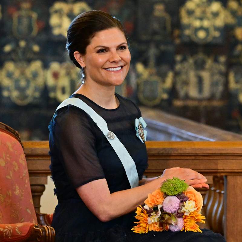 Victoria de Suecia le copia a la reina Letizia el vestido de H&M con el que conquistó Estocolmo