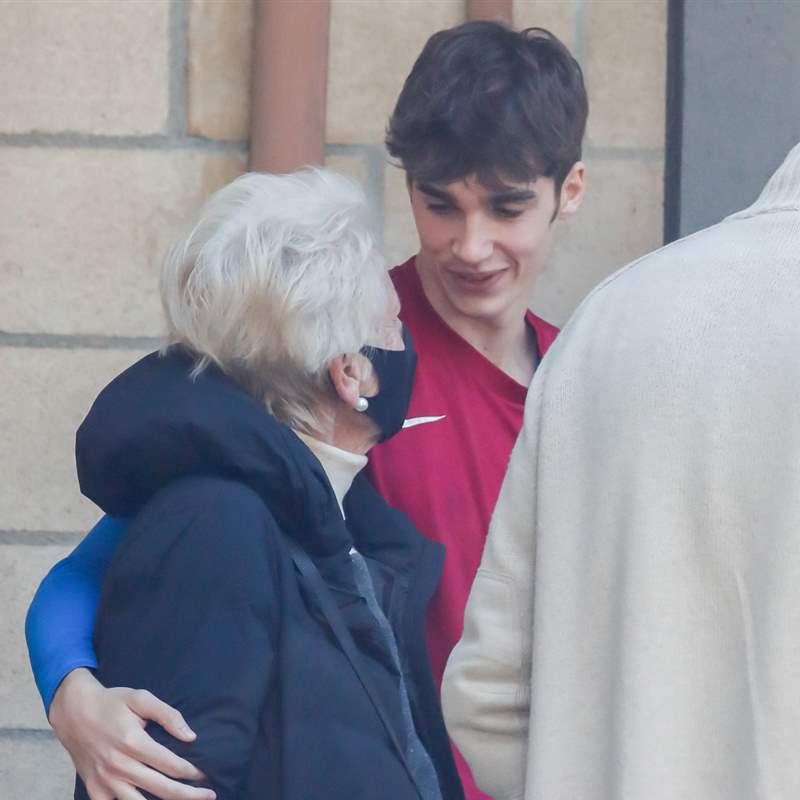 Los gestos de cariño y complicidad de Pablo Urdangarin con su abuela, Claire Liebaert 