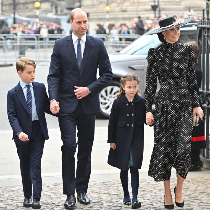 El príncipe Guillermo y Kate Middelton, en el adiós al duque de Edimburgo acompañados de sus hijos