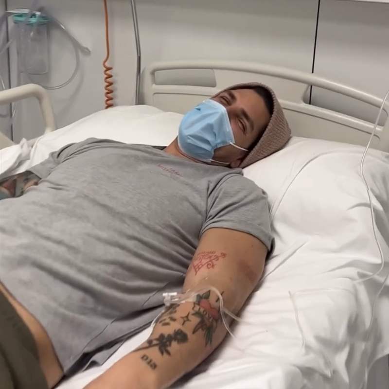 Diego Matamoros, aliviado, recibe el alta tras su operación de una dolencia degenerativa