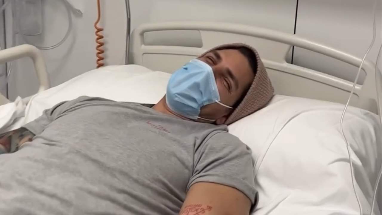 Diego Matamoros, aliviado, recibe el alta tras su operación de una dolencia degenerativa