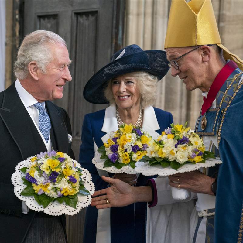 Carlos y Camilla presiden la tradicional misa de Jueves Santo ante la ausencia histórica de Isabel II