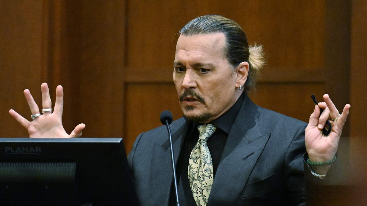 Johnny Depp, en su juicio contra su exmujer Amber Heard, niega las acusaciones de malos tratos