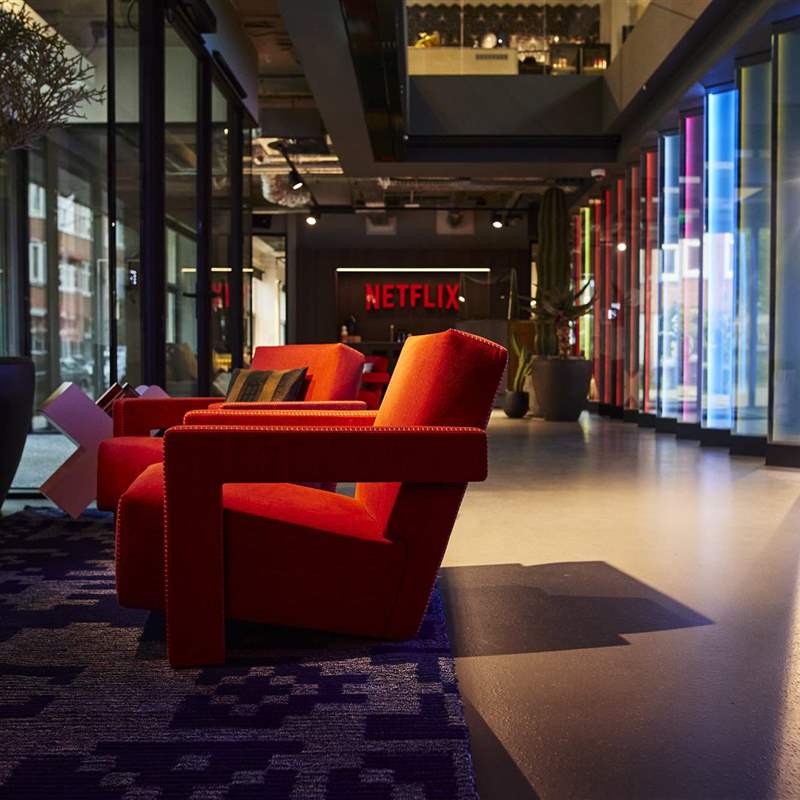 Netflix pierde 200.000 suscriptores y aplica cambios: menos series, anuncios y restricciones en las cuentas