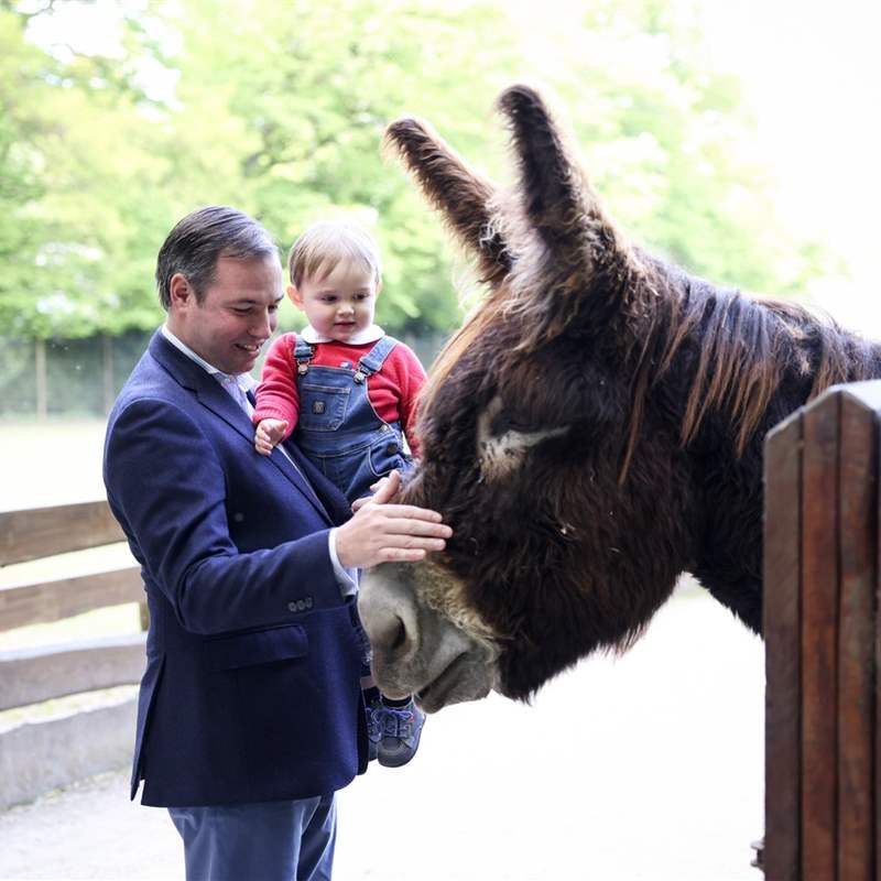 Tierna visita del principito Charles de Luxemburgo al zoo días antes de su segundo cumpleaños
