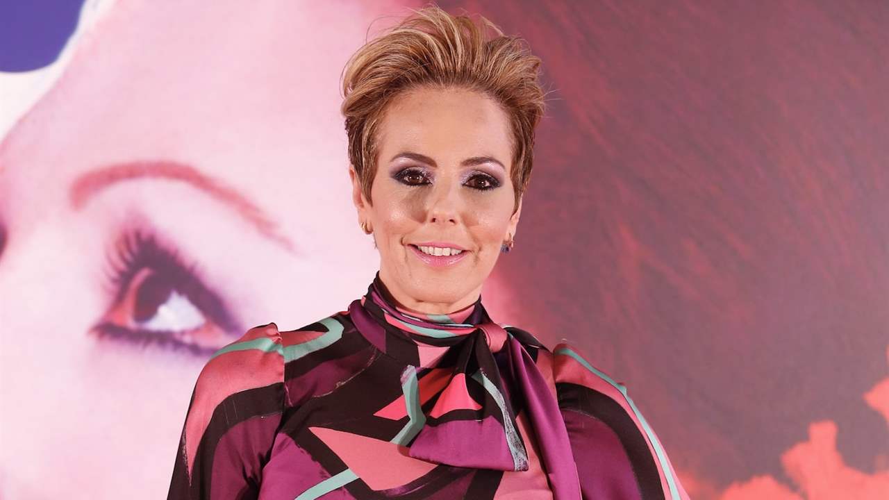 Rocío Carrasco arrasa con el peinado más sofisticado para las invitadas 'pixie' de más de 40 años