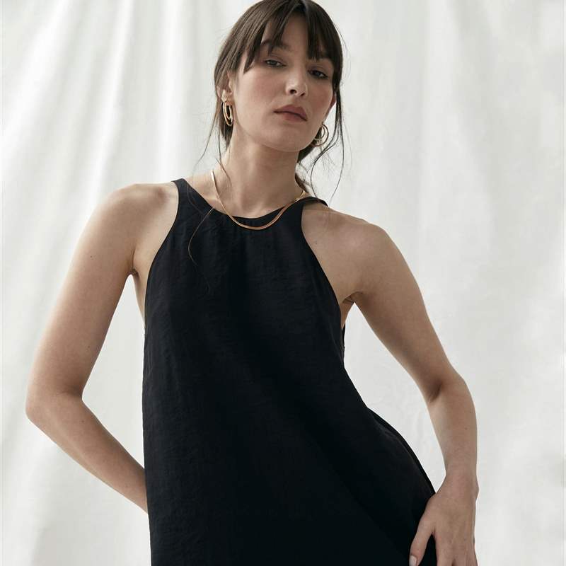 Este vestido negro de la línea 'premium' de Primark es todo lo que necesita tu fondo de armario