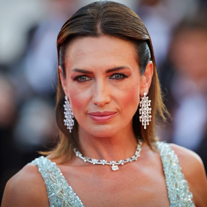 Nieves Álvarez deslumbra en Cannes con un vestido de ganchillo 'transparente' color agua marina