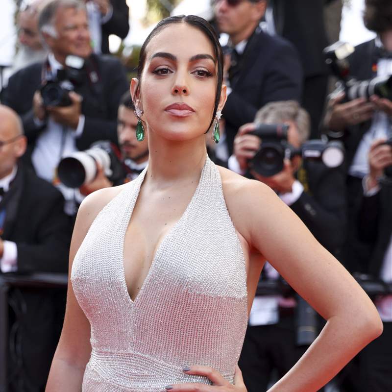 Georgina Rodríguez brilla con un espectacular vestido glitter en la alfombra roja del Festival Cannes