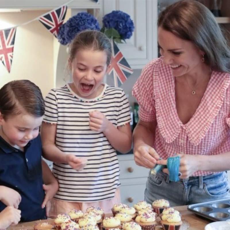 Risas y mucho amor: Las tiernas imágenes de Kate Middleton cocinando con George, Charlotte y Louis