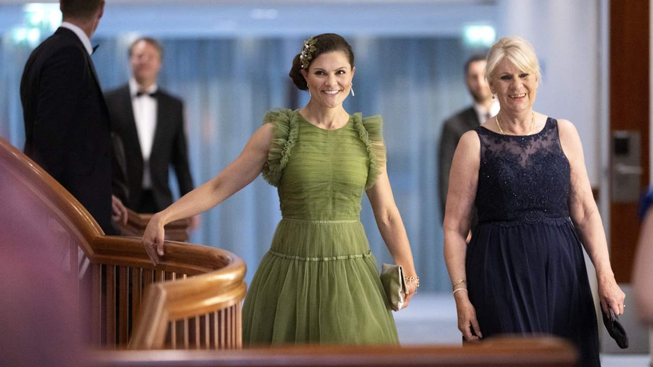 Victoria de Suecia, de gala con un vestido reciclado de H&M