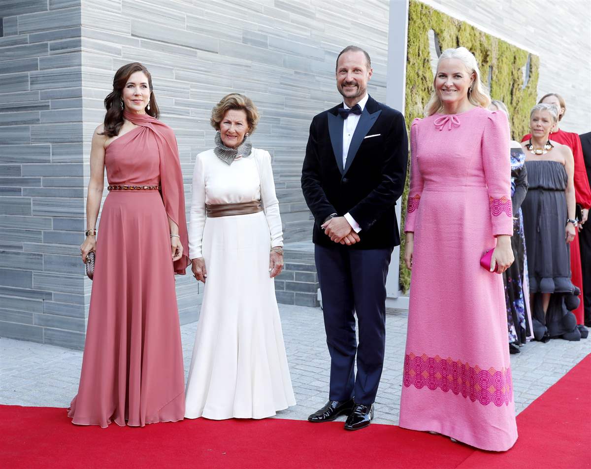 Sonia, Mette-Marit y Haakonde Noruega, y Mary de Dinamarca