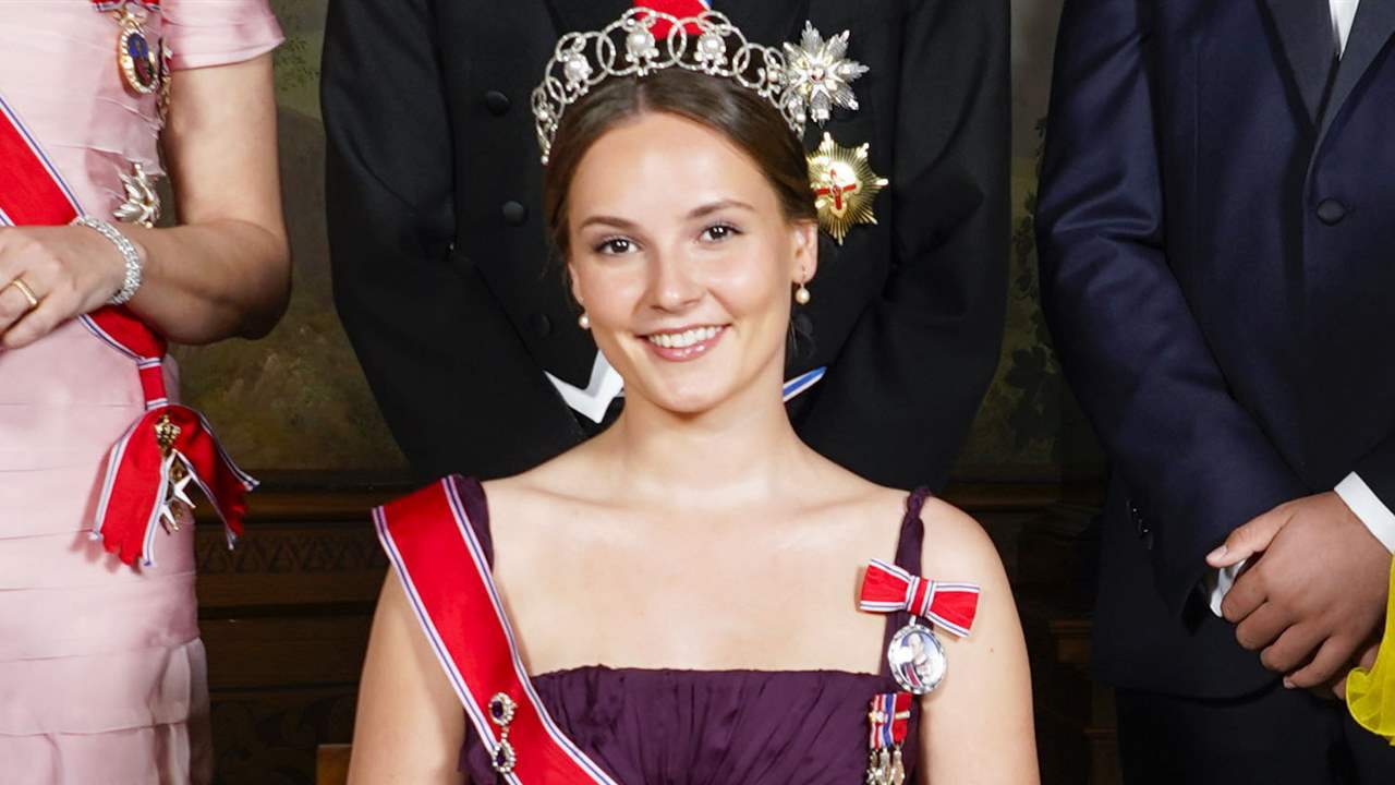 Ingrid Alexandra de Noruega, de largo y con tiara, deslumbra en su gran día
