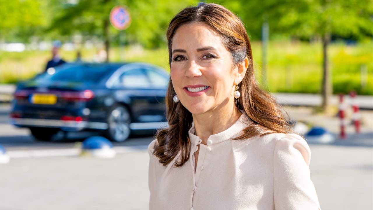 Mary de Dinamarca copia el estilo 'lady' de Kate Middleton en su segundo día en los Países Bajos