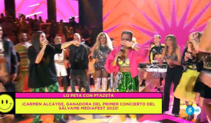 Carmen Alcayde llorando como ganadora del Sálvame Mediafest