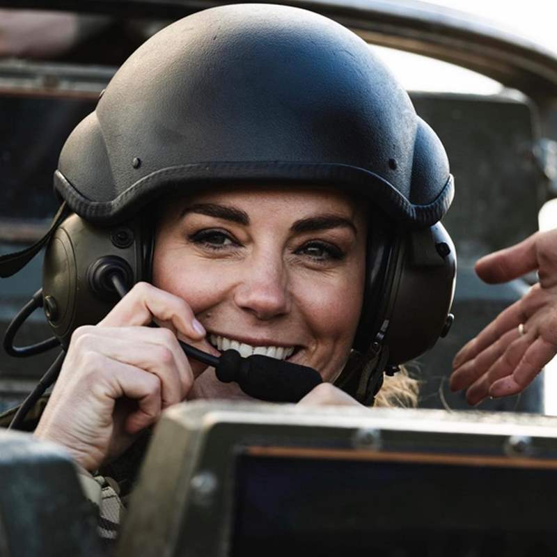 Kate Middleton homenajea a las Fuerzas Armadas ¡subiéndose a un tanque!