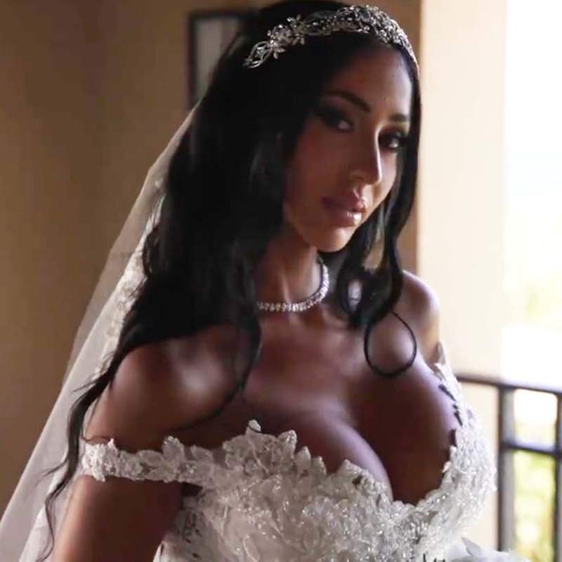 Palabra de honor, de corte sirena y repleto de encaje: Aurah Ruiz enseña su segundo vestido de novia