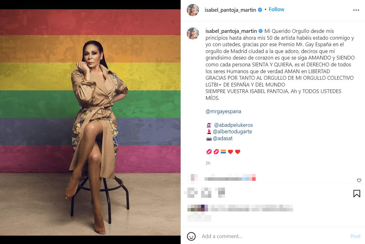 Isabel Pantoja posando con motivo del Orgullo Gay.